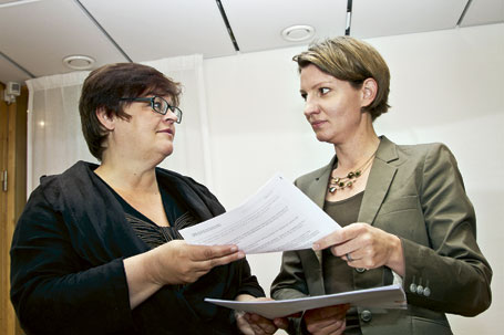 Arbetsgivarverkets förhandlingschef Monika Dahlbom och STs förhandlingschef Åsa Erba-Stenhammar. 