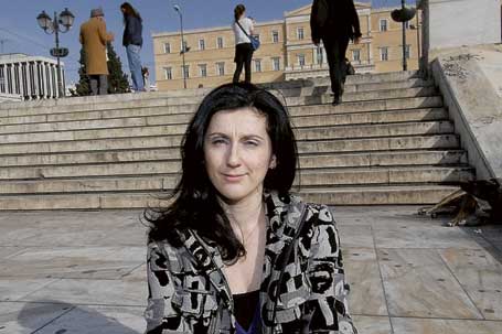 Vasso Valsamidou riskerar att förlora en fjärdedel av sin inkomst när den grekiska regeringen skär ned på offentlig sektor.