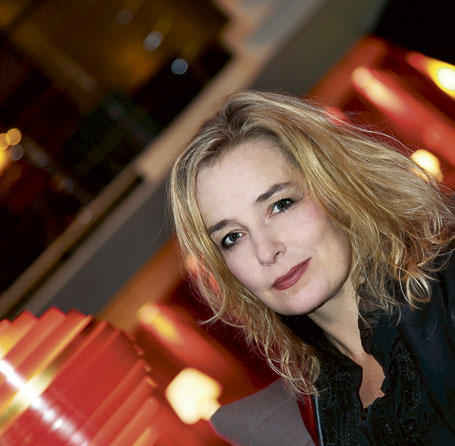 Åsa Lantz ger en bild av mänsklig exploatering i sin nya roman.